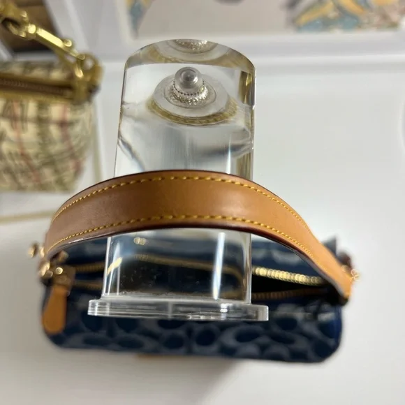 ✨SOLD✨COACH 🍒 💙 Nolita Barrel Bag In Signature Denim - Picture 7 of 15